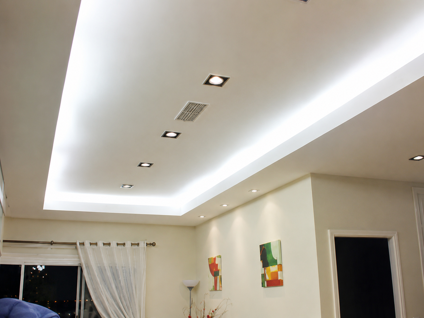 Plaster ceiling L-box with concealed cove lighting